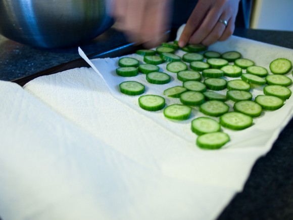 placing cucumber slices on paper towels